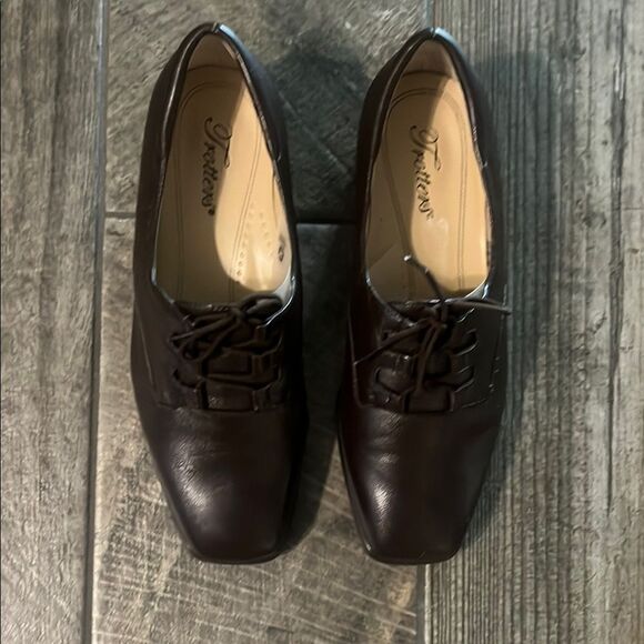 Vintage Trotters Brown Leather Granny Shoes 1.5” block heel, square toe. - Picture 2 of 5